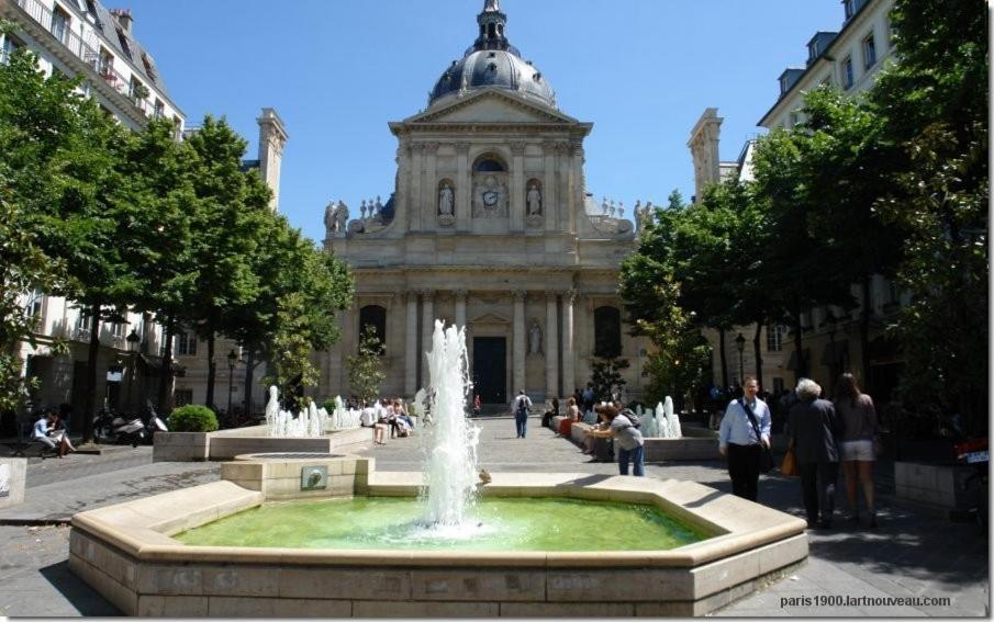 Petite Maison Avec Cour Dans Les Beaux Quartiers-Vous Faites Le Menage- Very Good Prices For T-H-E Location But You Have To Clea-N Th-E Flat Lägenhet Paris Exteriör bild