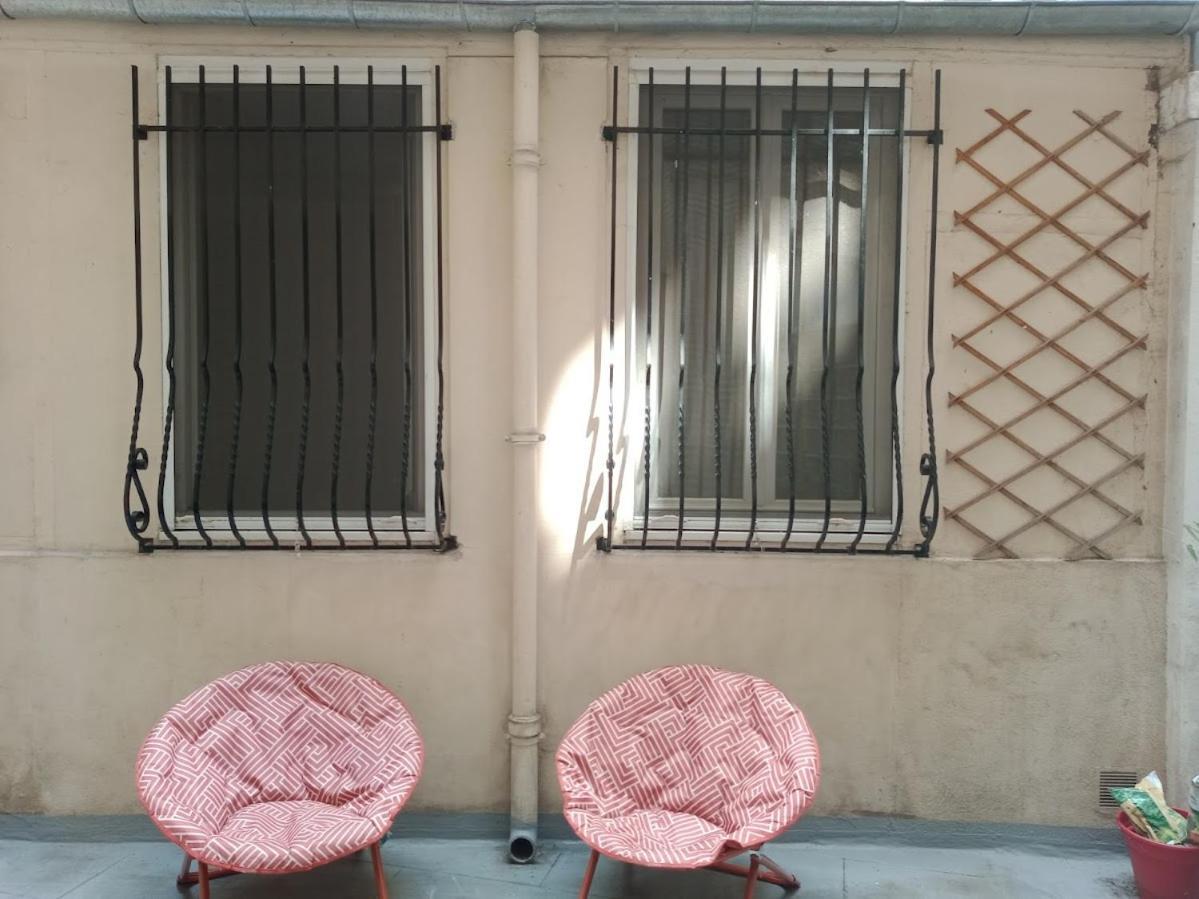 Petite Maison Avec Cour Dans Les Beaux Quartiers-Vous Faites Le Menage- Very Good Prices For T-H-E Location But You Have To Clea-N Th-E Flat Lägenhet Paris Exteriör bild