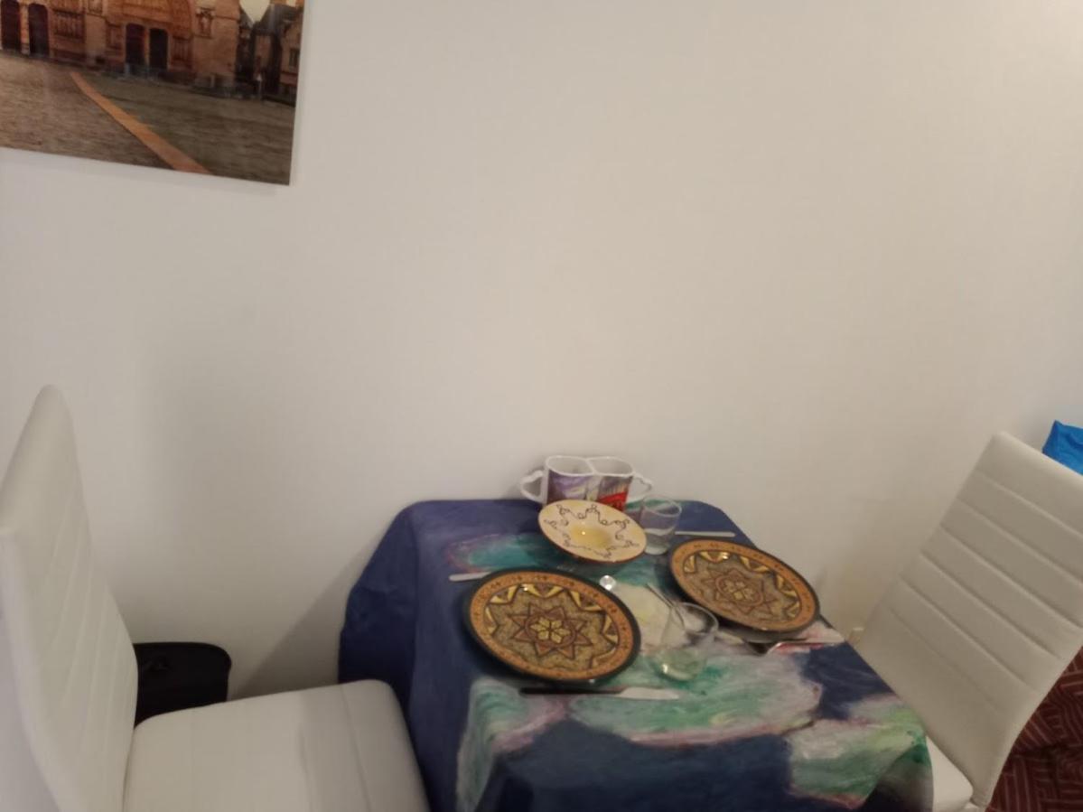 Petite Maison Avec Cour Dans Les Beaux Quartiers-Vous Faites Le Menage- Very Good Prices For T-H-E Location But You Have To Clea-N Th-E Flat Lägenhet Paris Exteriör bild