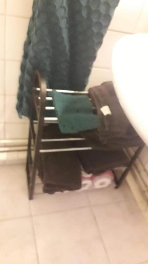 Petite Maison Avec Cour Dans Les Beaux Quartiers-Vous Faites Le Menage- Very Good Prices For T-H-E Location But You Have To Clea-N Th-E Flat Lägenhet Paris Exteriör bild