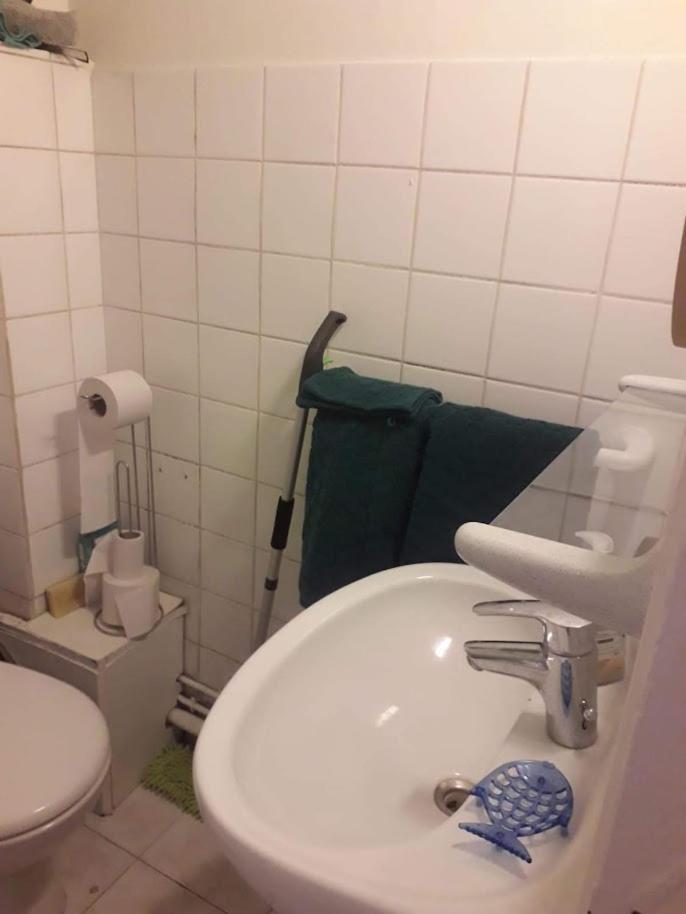Petite Maison Avec Cour Dans Les Beaux Quartiers-Vous Faites Le Menage- Very Good Prices For T-H-E Location But You Have To Clea-N Th-E Flat Lägenhet Paris Exteriör bild